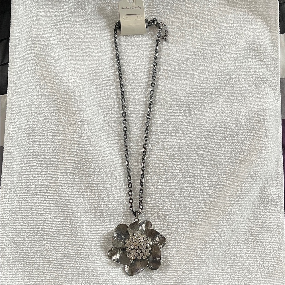 Silver Floral Pendant Necklace